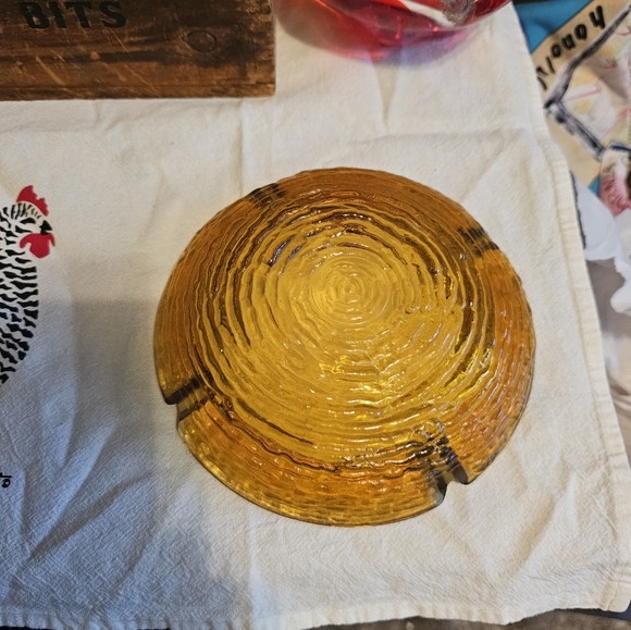 Vintage MCM Glass Ashtrays - Picture 3 of 5